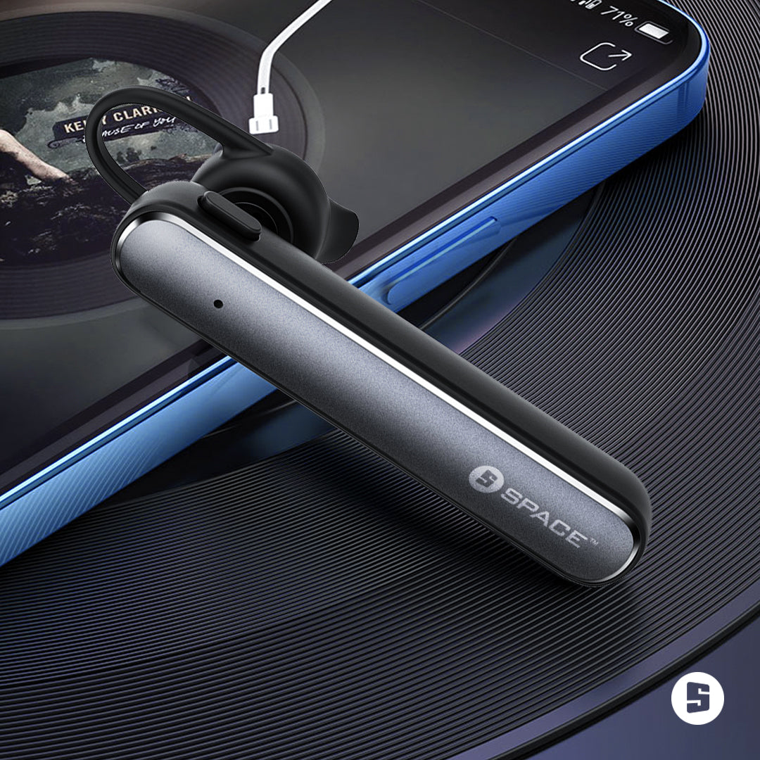 Wireless headset for mobile outlet